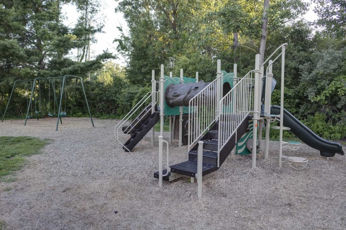 Photos and Video of Knob Hill Apartments in Okemos, MI